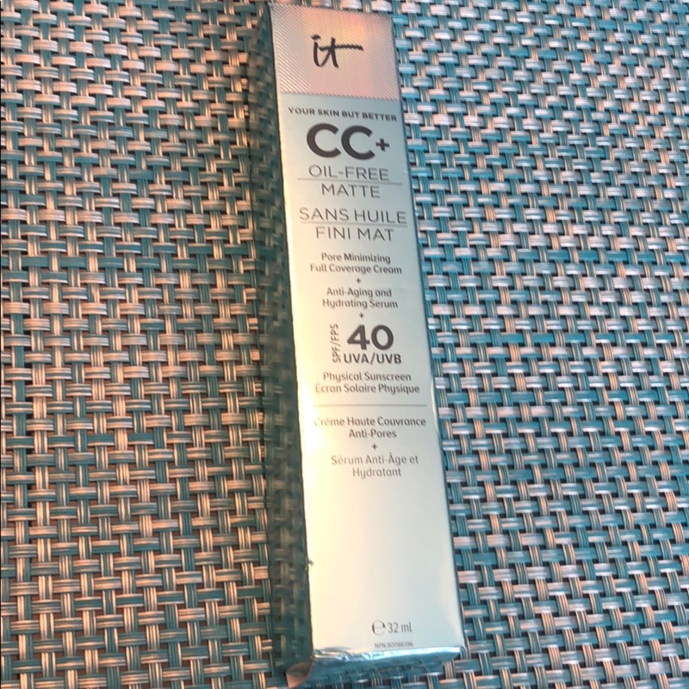 It cosmetics Medium foundation